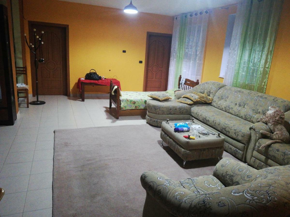 Hotel Albania Golem Buitenkant foto