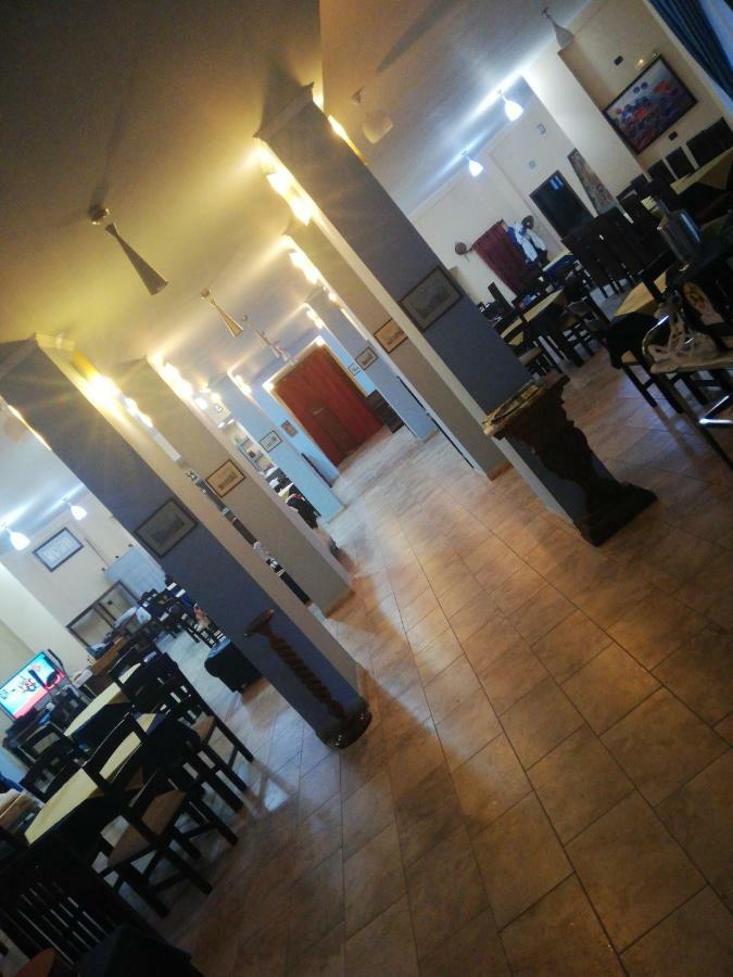 Hotel Albania Golem Buitenkant foto